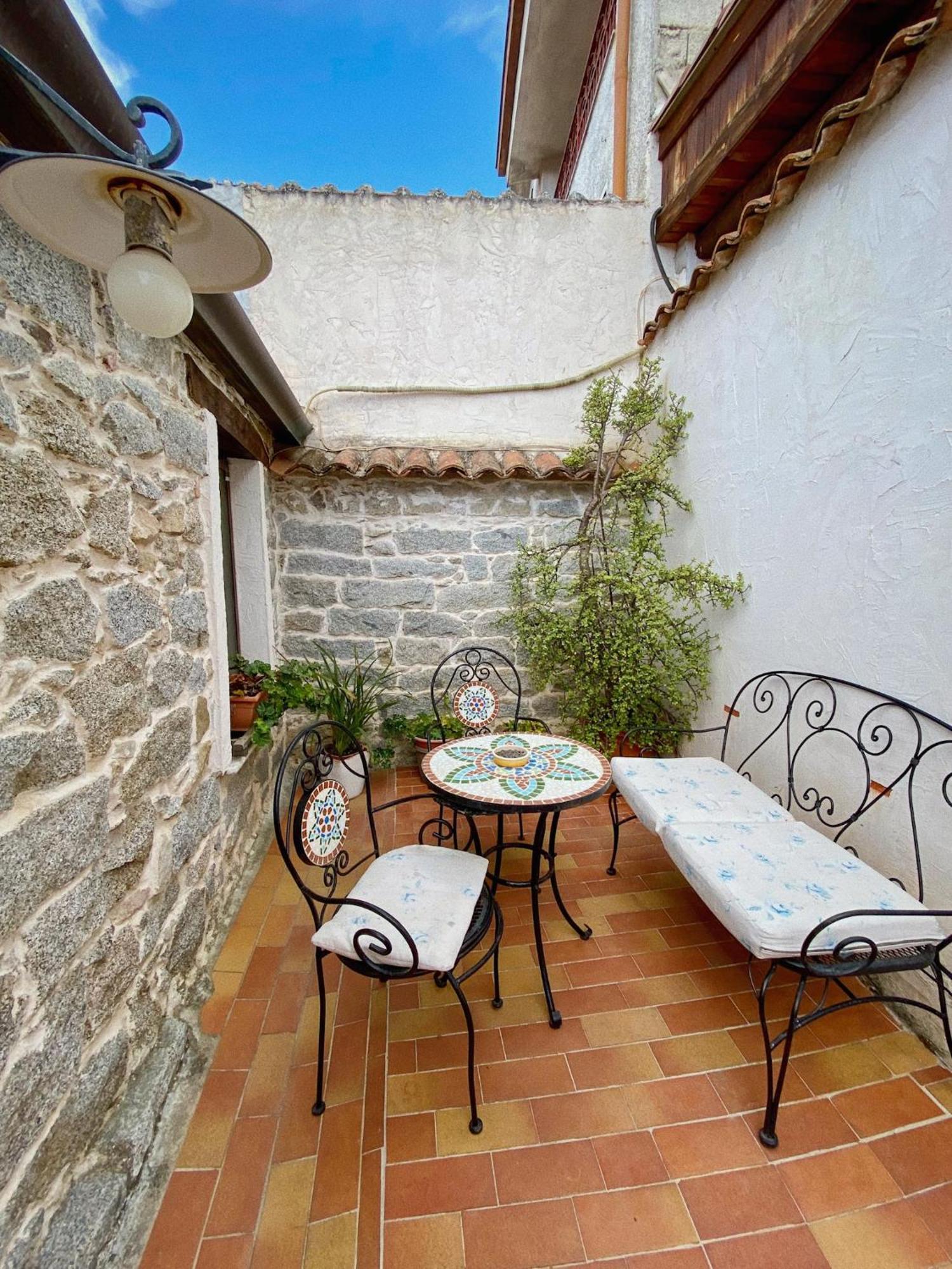 Bed and Breakfast Domos Antigas Bottidda Exterior foto